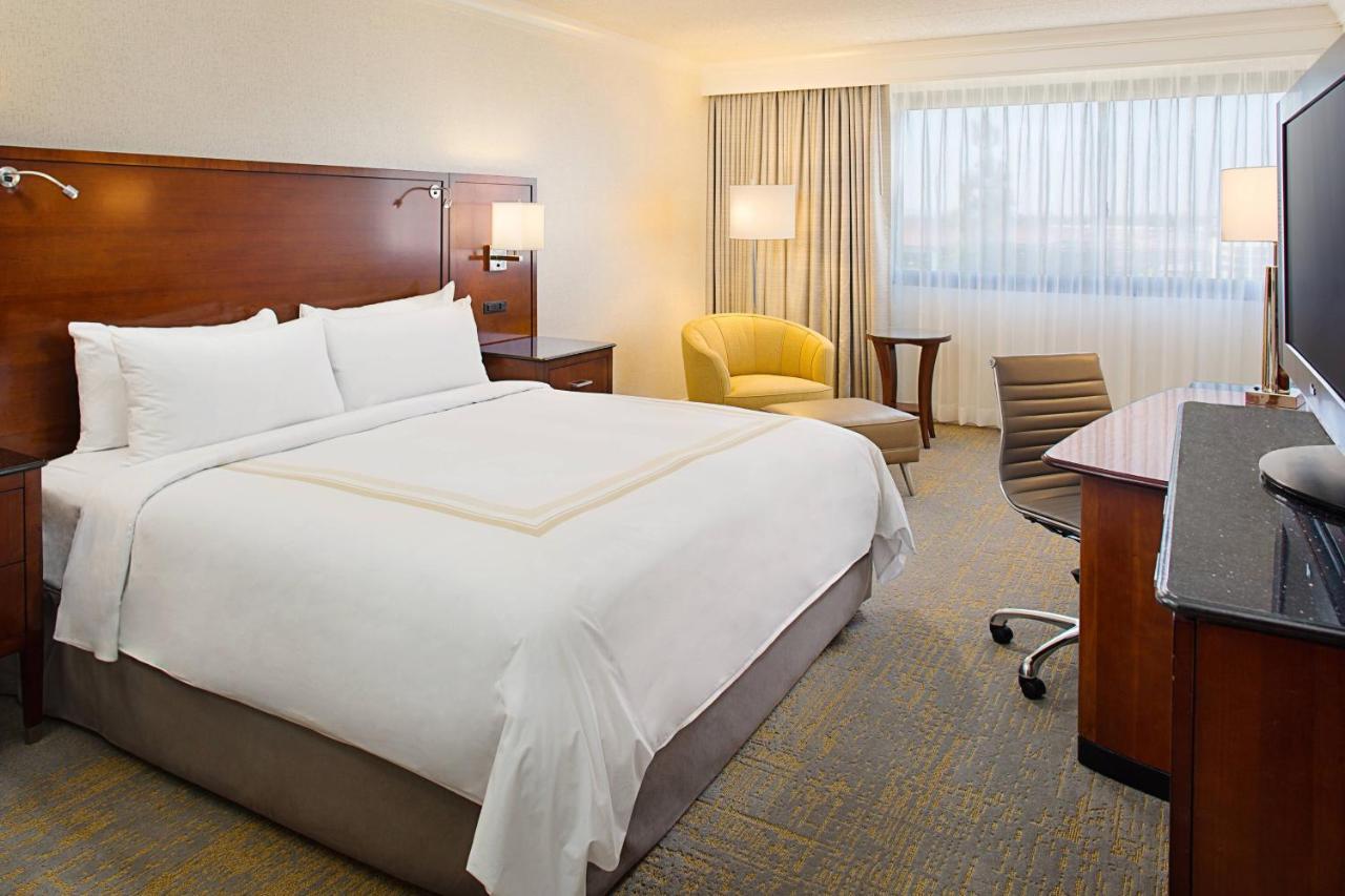 Los Angeles Marriott Burbank Airport Bagian luar foto