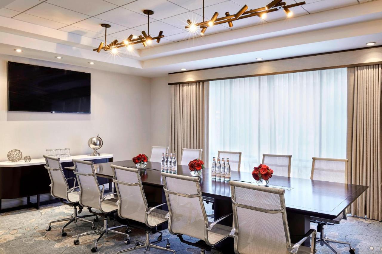 Los Angeles Marriott Burbank Airport Bagian luar foto