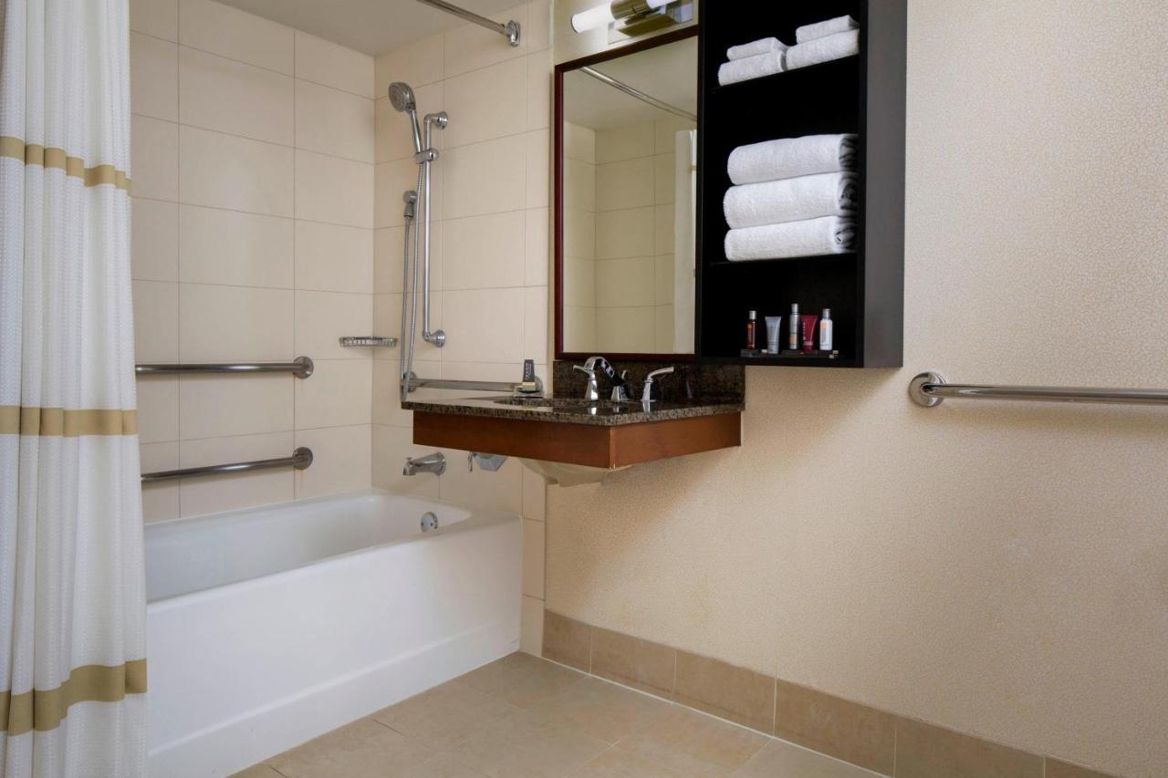 Los Angeles Marriott Burbank Airport Bagian luar foto